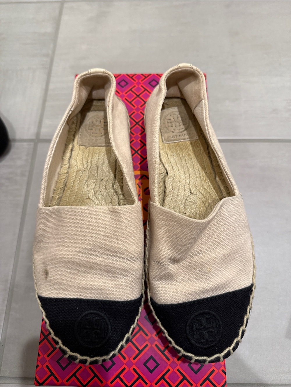 Tory Burch Two-Tone Canvas Espadrille Slip-Ons in Beige and Black sz 6 women’s